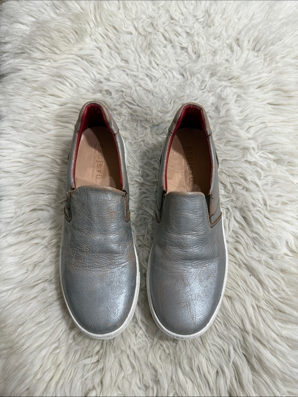 Bedstu HERMIONE Factory
Distressed LEATHER Sneakers
Shoes Sz 8.5 SILVER LUX